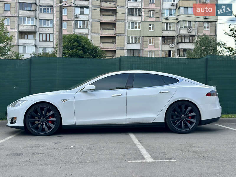 Лифтбек Tesla Model S 2015 в Киеве