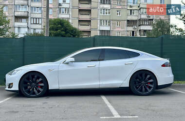 Лифтбек Tesla Model S 2015 в 