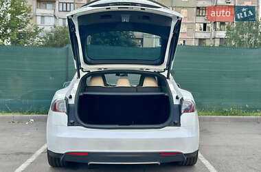 Лифтбек Tesla Model S 2015 в 