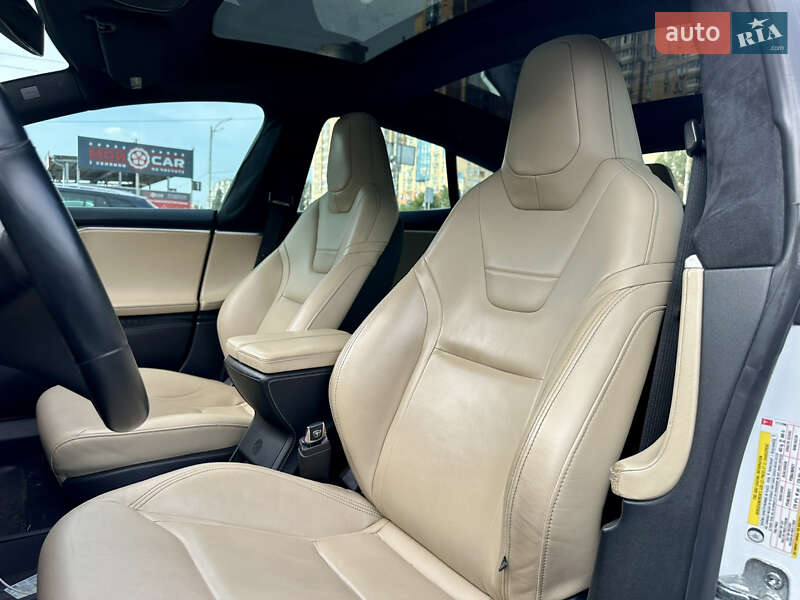 Лифтбек Tesla Model S 2015 в Киеве