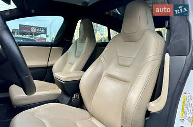 Лифтбек Tesla Model S 2015 в 