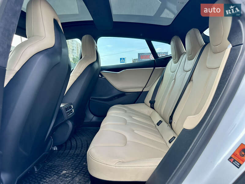 Лифтбек Tesla Model S 2015 в Киеве