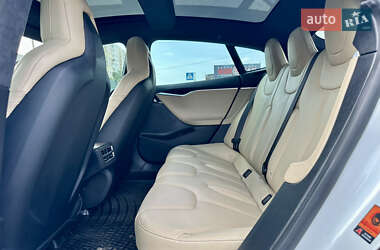 Лифтбек Tesla Model S 2015 в 