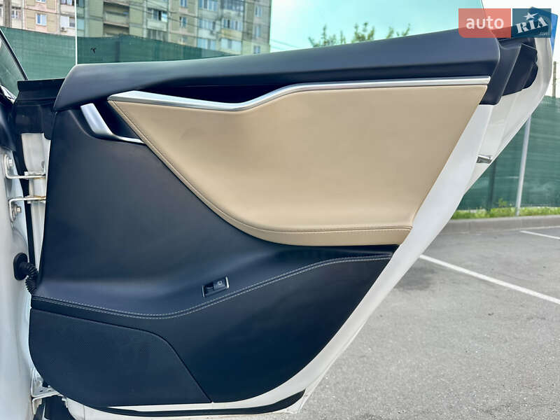 Лифтбек Tesla Model S 2015 в Киеве