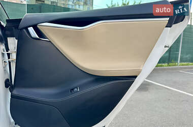 Лифтбек Tesla Model S 2015 в 