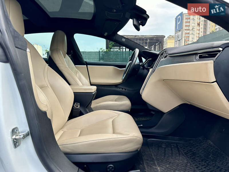 Лифтбек Tesla Model S 2015 в Киеве