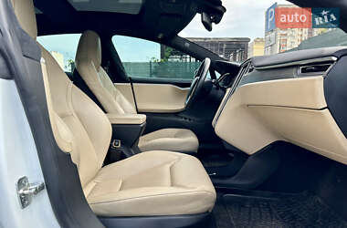 Лифтбек Tesla Model S 2015 в 