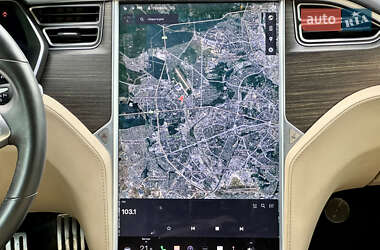 Лифтбек Tesla Model S 2015 в 