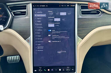 Лифтбек Tesla Model S 2015 в 