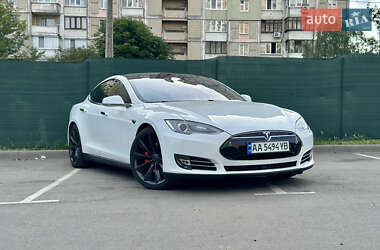 Лифтбек Tesla Model S 2015 в 