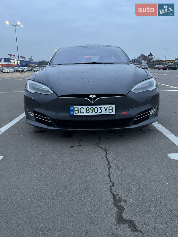 Ліфтбек Tesla Model S 2016 в Львові