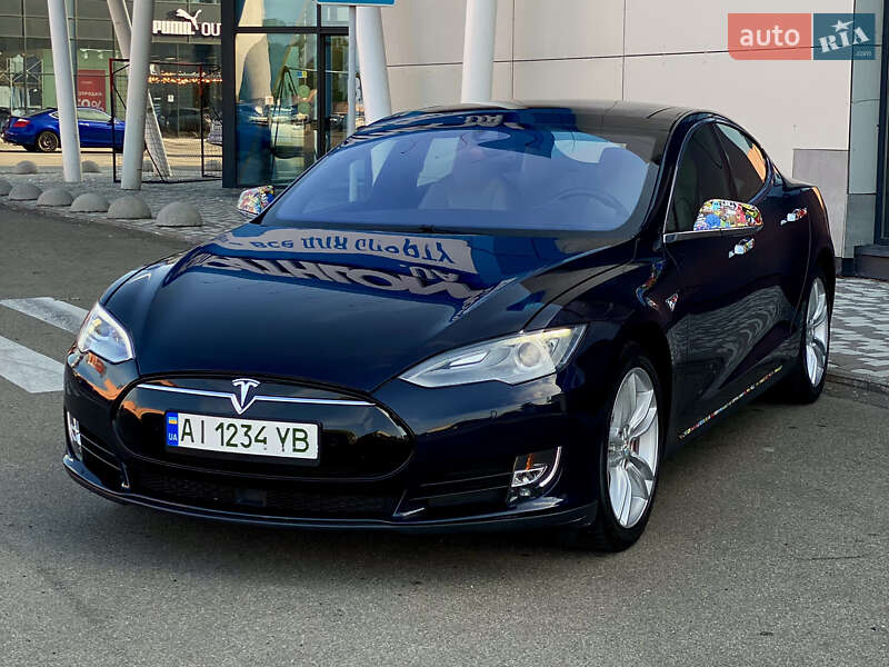 Лифтбек Tesla Model S 2015 в Киеве