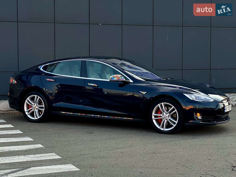 Лифтбек Tesla Model S 2015 в Киеве
