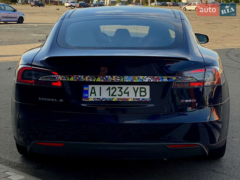 Лифтбек Tesla Model S 2015 в Киеве