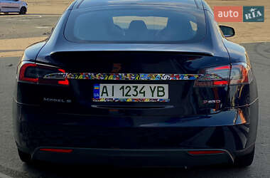 Лифтбек Tesla Model S 2015 в 