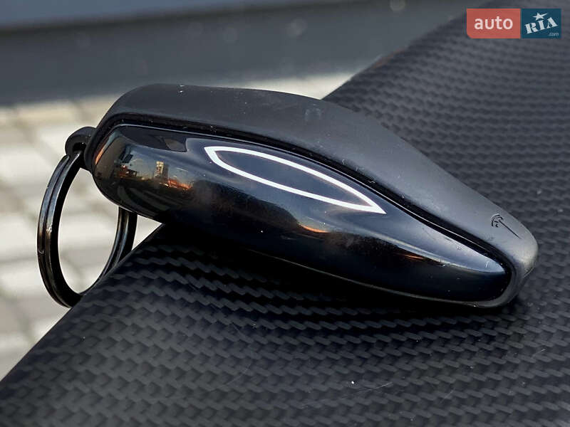 Лифтбек Tesla Model S 2015 в Киеве