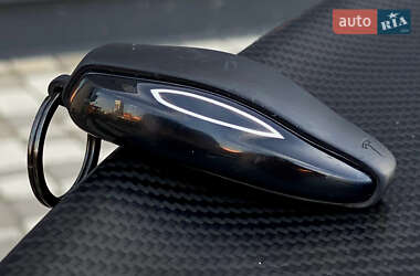 Лифтбек Tesla Model S 2015 в 