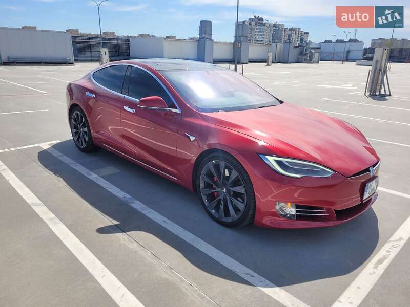 Лифтбек Tesla Model S 2018 в Киеве