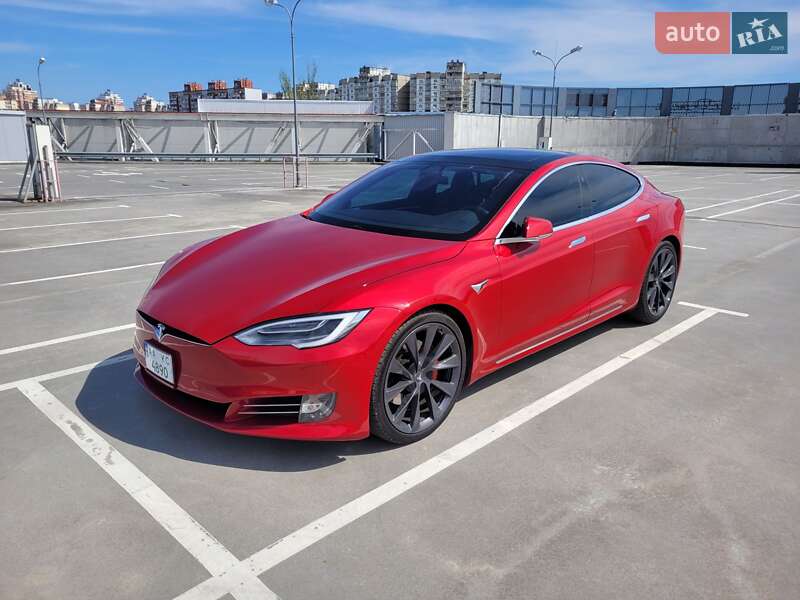 Лифтбек Tesla Model S 2018 в Киеве