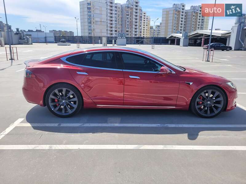 Лифтбек Tesla Model S 2018 в Киеве