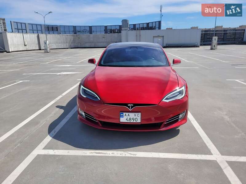 Лифтбек Tesla Model S 2018 в Киеве