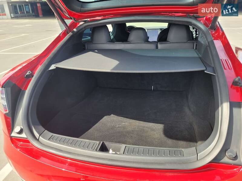 Лифтбек Tesla Model S 2018 в Киеве