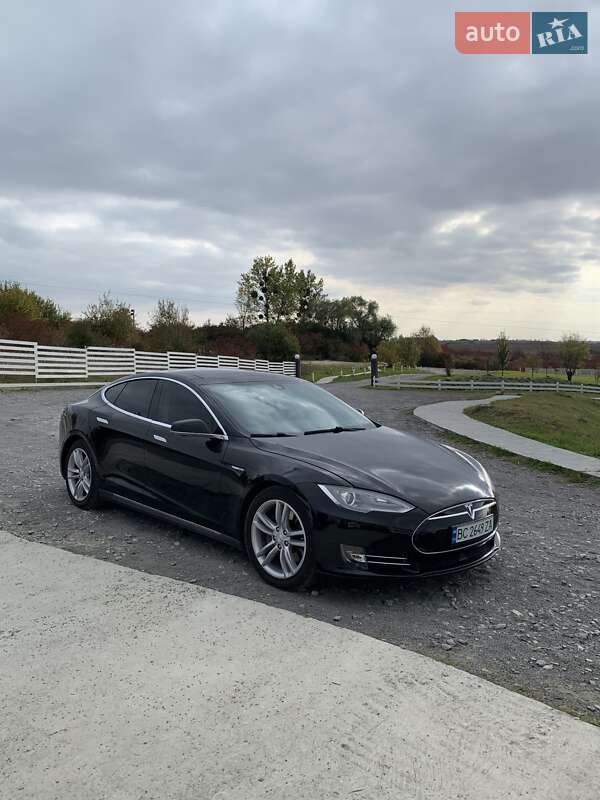 Tesla Model S 2015