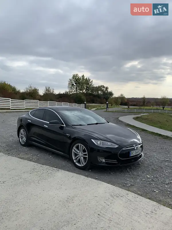 Tesla Model S 2015