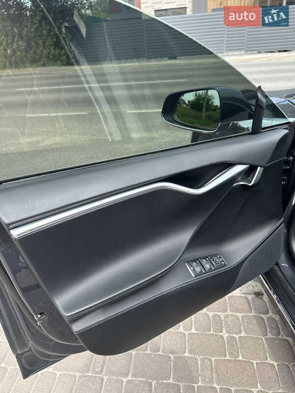 Лифтбек Tesla Model S 2018 в Киеве фото 23 Лифтбек Tesla Model S 2018 в Киеве