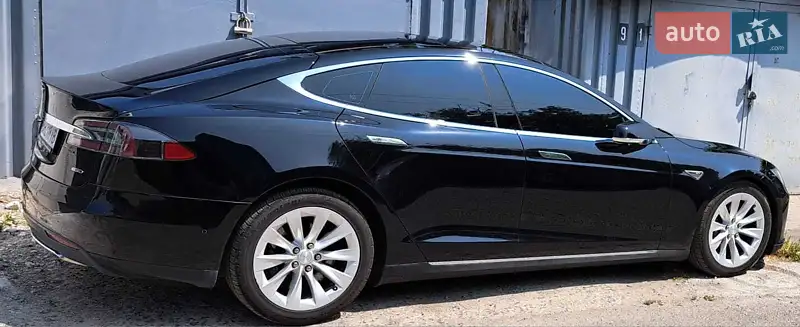 Tesla Model S 2015