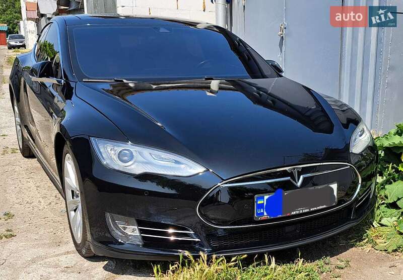 Ліфтбек Tesla Model S 2015 в Одесі