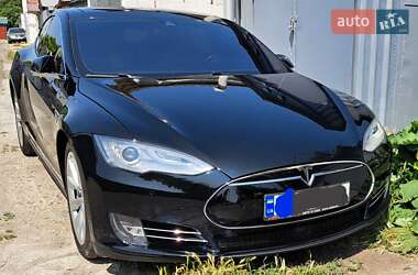 Лифтбек Tesla Model S 2015 в 