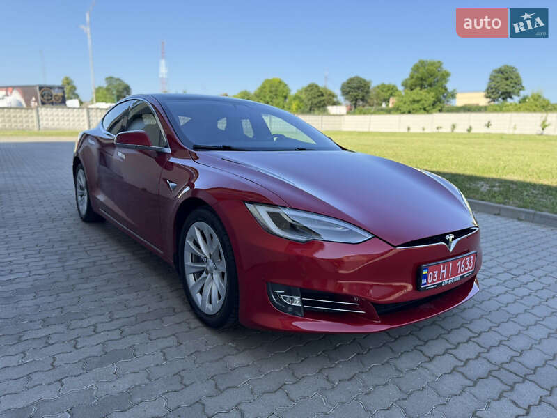 Лифтбек Tesla Model S 2017 в 
