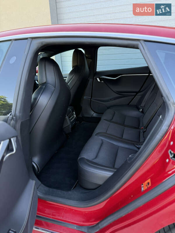 Лифтбек Tesla Model S 2017 в Радехове