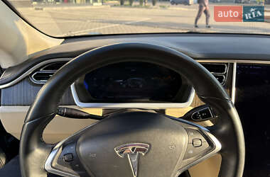Лифтбек Tesla Model S 2013 в 