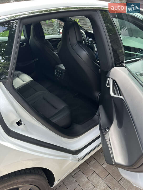 Ліфтбек Tesla Model S 2018 в Києві
