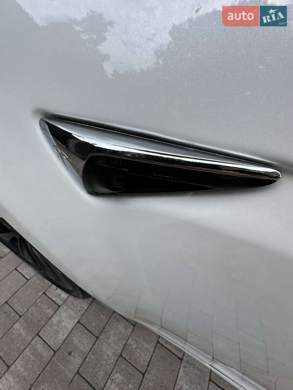 Ліфтбек Tesla Model S 2018 в Києві
