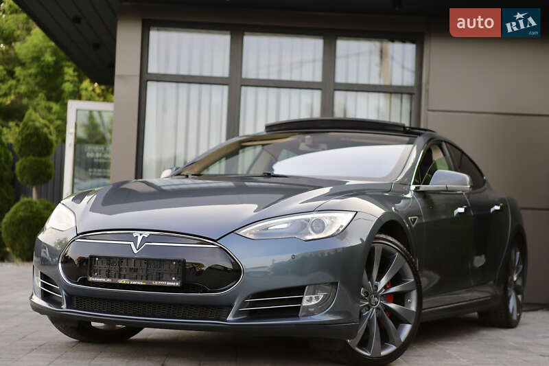 Лифтбек Tesla Model S 2014 в 