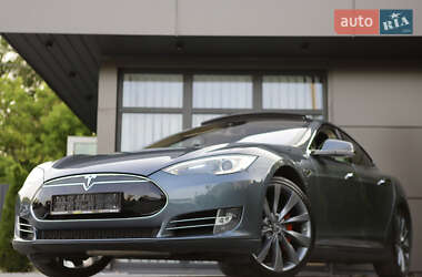 Лифтбек Tesla Model S 2014 в 