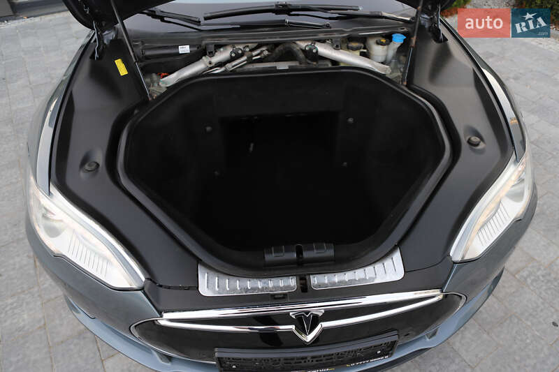 Лифтбек Tesla Model S 2014 в Дрогобыче