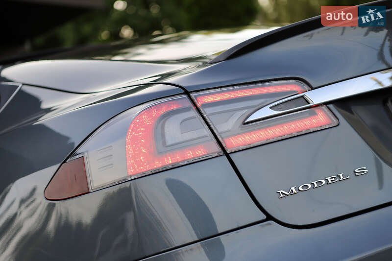 Лифтбек Tesla Model S 2014 в Дрогобыче
