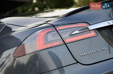 Лифтбек Tesla Model S 2014 в 