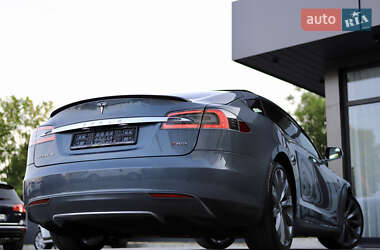 Лифтбек Tesla Model S 2014 в 