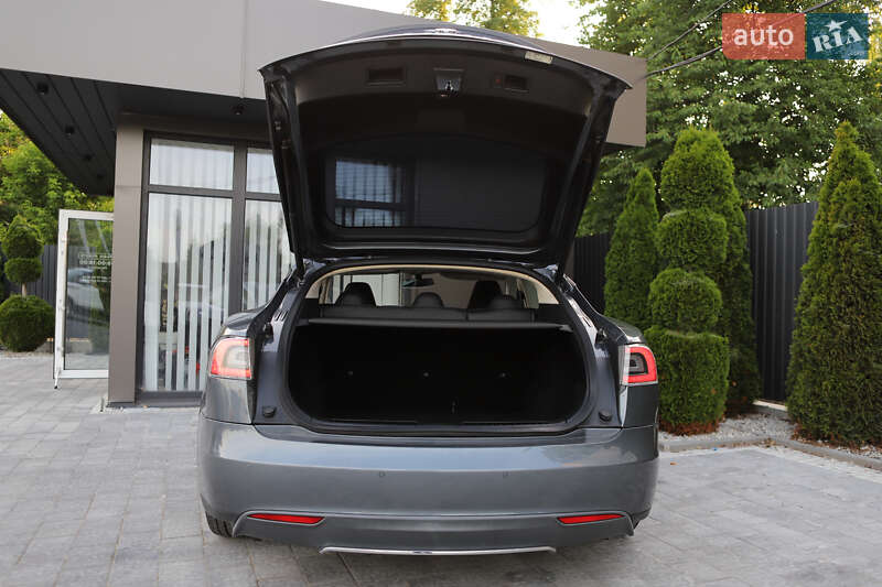 Лифтбек Tesla Model S 2014 в Дрогобыче