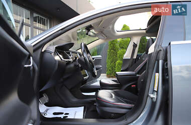 Лифтбек Tesla Model S 2014 в 