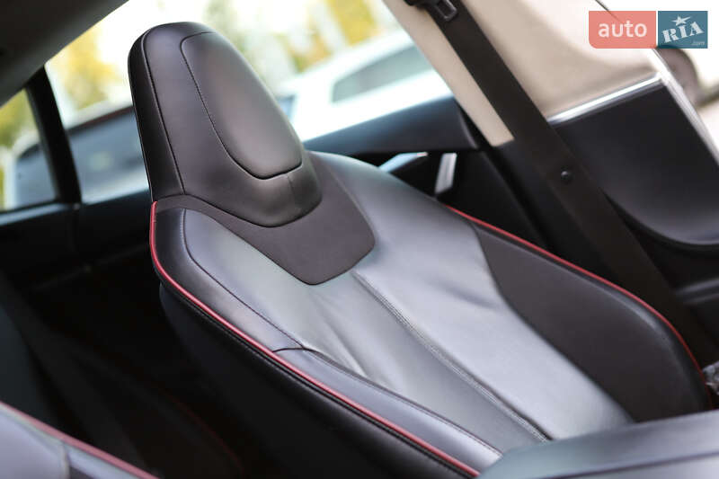 Лифтбек Tesla Model S 2014 в Дрогобыче