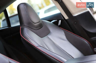 Лифтбек Tesla Model S 2014 в 