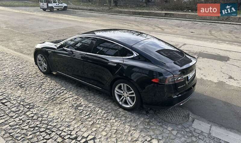 Лифтбек Tesla Model S 2014 в Львове