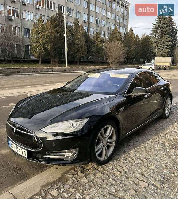 Tesla Model S 2014