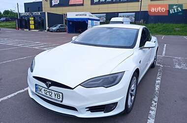 Лифтбек Tesla Model S 2013 в 